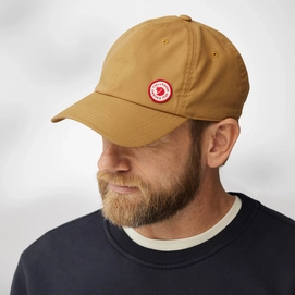 fjallraven_logo_cap_13100181-232_c_model_fjr