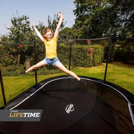 8---berg-grand-favorit-regular-trampoline-520x345-zwar (3)
