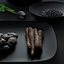 Alessi-Reliefdekor-schwarz-Ambiente
