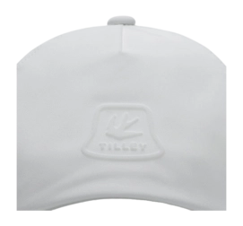 5----HT4135_NEW_TECH_TRAVEL_CAP_White_Front_Logo_Detail_fb166189-e473-44e6-b2a1-0908aaf3c0ab