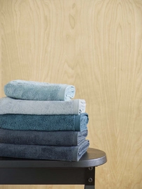 London Bath towel - Bryn bathroom bench_1