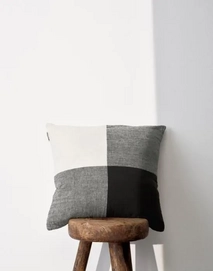3---erlend_cushion_black_101632_105_lr_s1_p