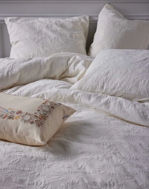 3---veroniq_cushion_large_vanilla_101831_292_lr_s1_p
