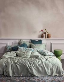 aleste_cushion_surf_green_101923_667_lr_s1_p