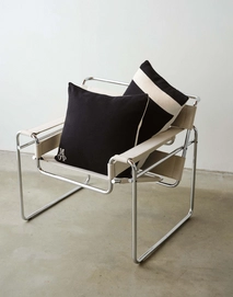 Statement_Cushion_Black_102269_105_LR_S1_P