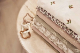 Jollein-Tiny-Twig-collectie-Olive-Green-en-Wilde-Rose-bij-Grasonderjevoeten-2-scaled