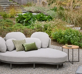 4---AppleBee_2025_ChillOut_daybed_Lounge_Amb_HR_-660x600
