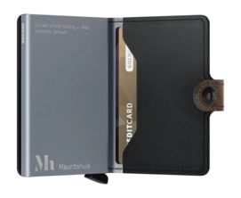 3---ORIGINAL_JPG-Art - Miniwallet - Pearl Earring - Expl