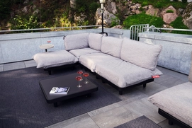 fatboy-brick-table-anthracite-1920x1280-ambiance-11-104367
