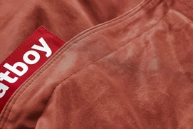2---fatboy-original-slim-velvet-rhubarb-1920x1280-closeup-04-104802