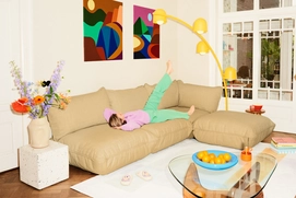 3---fatboy-sumo-hocker-honey-1920x1280-ambiance-08-105497
