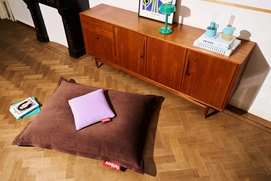4---fatboy-recycled-original-slim-royal-velvet-tobacco-1920x1280-ambiance-02-106057