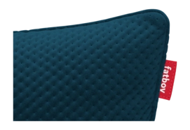 2---fatboy-recycled-square-pillow-royal-velvet-deep-sea-1920x1280-closeup-04-106065-_no-bg