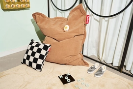 4---fatboy-square-pillow-teddy-chess-black-ecru-1920x1280-ambiance-08-106222