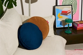 3---fatboy-recycled-pill-pillow-cord-deep-blue-1920x1280-ambiance-02-106180