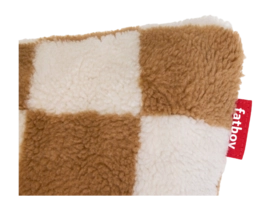 2---fatboy-square-pillow-teddy-chess-almond-creme-1920x1280-closeup-04-106706-_no-bg