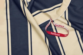 2---fatboy-beach-baggy-xl-stripe-navy-1920x1280-closeup-05-106976
