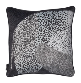 MO Dwarf Rhino Cushion_Black_UV_UV_50x50_11-_no-bg