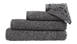 5---Dodo Pavone Towel_Raven_UV_UV_30x50_12-_no-bg