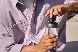 3---usp_images_others-107733_usp05_mepalvitawaterbottle_easytouse