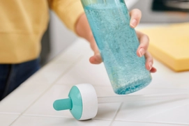 4---lifestyle_images-1074520_mood02_waterbottleflipup_sparklingwater