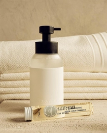 8720701162372FoamingBodyWashBottle_Concentrate325ml_50mlcampaignshot5768x960