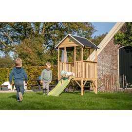4---exit-panorama-300-houten-speelhuis-met-glijbaan (1)