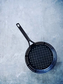 4---BK-Black_20Steel-BBQ_20frypan_20w-holes