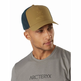 Logo-Trucker-Hat-Elk-Labyrinth-Front-View