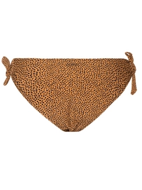 Protest-MM-Mia-True-Black-4