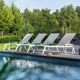 YOI-Mizu-stackable-lounger-aluminium-white-textilene-grey-4-1024x683