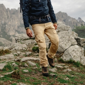 5-----square_Mood_SS23_SilvanoZeiter_Trousers_0375_EXP_2028-02-01