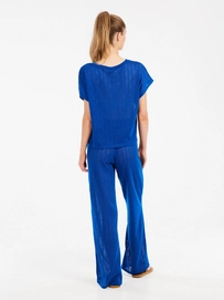 8---46651009_945_model_back-full_01