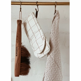 Check_Oven_Mit_-_1_piece-Organic_textiles-322-101_Brown_Sugar-3_a0ded14f-a85a-4215-b393-093aaf48c0dd_1305x1800