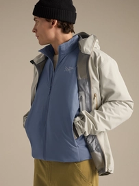 7---F26_X000009561_021320_Atom_Jacket_Stratus_Men_M_Detail-1_Lowres