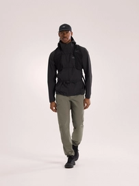 6---S26_X000010606_002291_Gamma Lightweight Hoody_Black_Men_M_Full-Body_Lowres