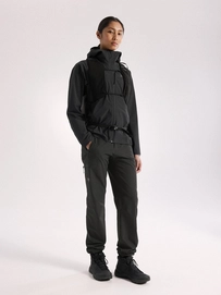 4---S26_X000010608_002291_Gamma Lightweight Hoody_Black_Women_S_Full-Body_Lowres
