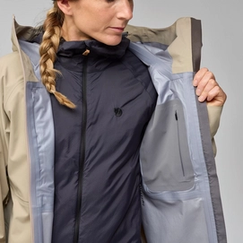 5----Keb_GTX_Jacket_W_14500177-118_L_MODEL_0255