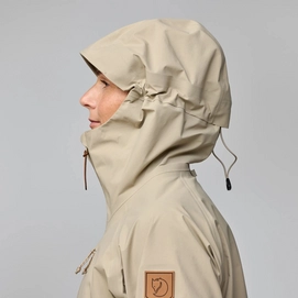 8---Keb_GTX_Jacket_W_14500177-118_H_MODEL_0272
