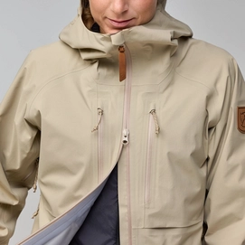 3----Keb_GTX_Jacket_W_14500177-118_J_MODEL_0244