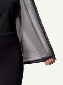 11---Ws-The-Orange-Jacket_True-Black_840004_900_DET_1151_low_c