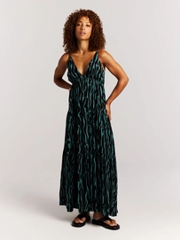 4---24661009_290_model_front-full_01