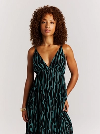 5---24661009_290_model_front-half_01