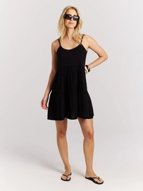 24661007_290_model_front-full_01