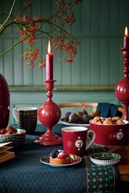 3---pip_studio_berry_blues_mix_love_birds_fw2025_tableware_dark_red_02_lr