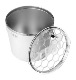 6---site_studio_Rambler_Bev_Bucket_White_3qtr_Lid_Off_0987_Primary_B_2400x2400_0693172a-a1a1-4da4-8f2c-6b0137c61c3a