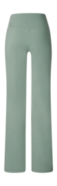 2---262-1489-7253-230_s01_bust_back_01_b2c_1770194085