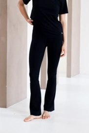 HouseOfGravity_Flared-Tights-1_58da4663-e589-48d2-b8dc-ababf56b6450