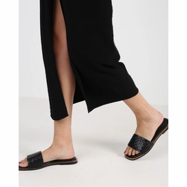 medium-170020171_Black_2101_8