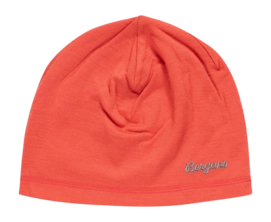 Muts Bergans Kids Wool Beanie Peachy Red (Maat 50) Nauwsluitende pasvorm